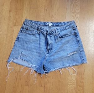 DENIM CUTOFF SHORTS